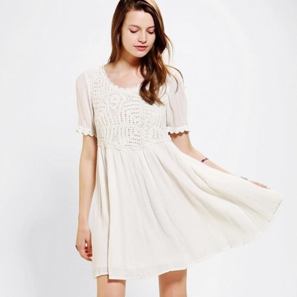 ♥️MINKPINK X URBANOUTFITTERS cream crochet dress♥️